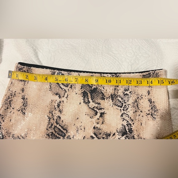 🎉🎉HP🎉🎉🤎BEBE sequin snake print skirt NWT size M🤎 - Picture 9 of 10